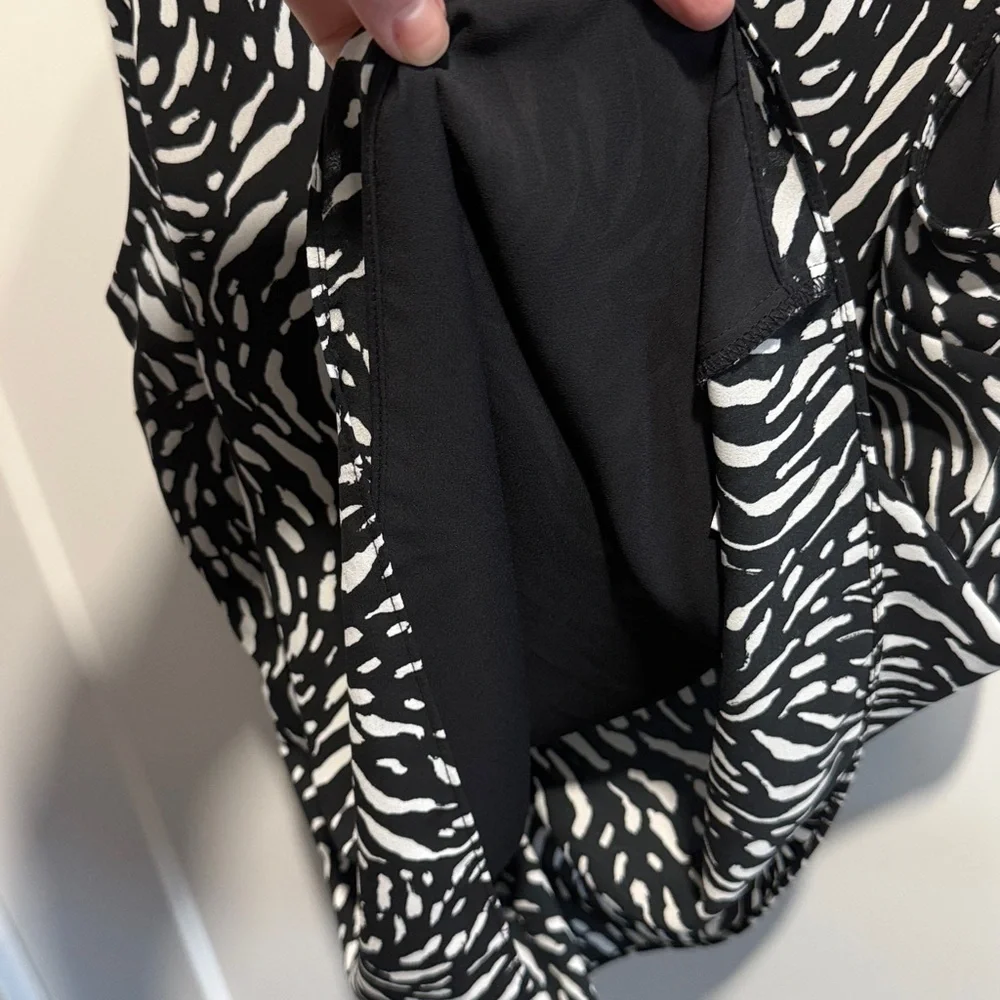 Nine West Set - Midi Skirt with Slit and V Neck Sleeveless Shell Top Medium EUC - Picture 10 of 13